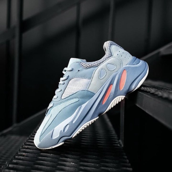  Кроссовки Adidas yeezy 700