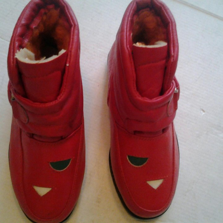 Ботинки НОВЫЕ для дев утепленные