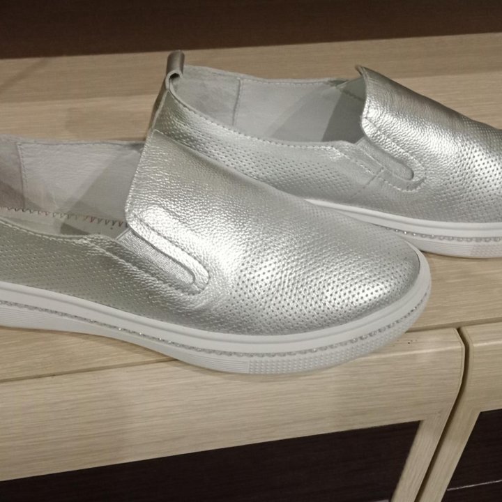 Обувь кожаная