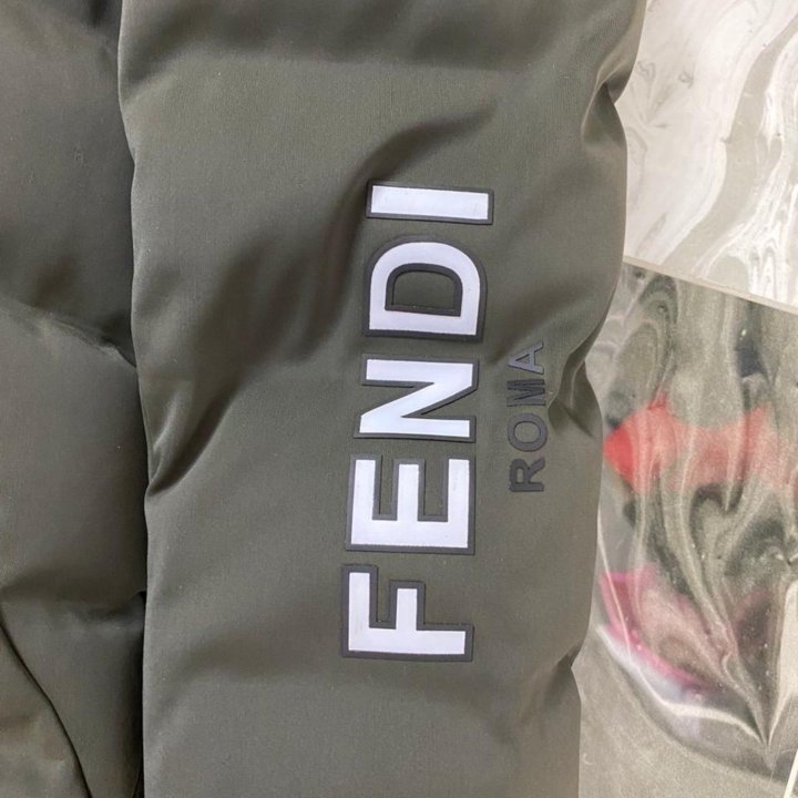 Куртка женская FENDI новая в наличии