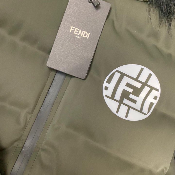 Куртка женская FENDI новая в наличии