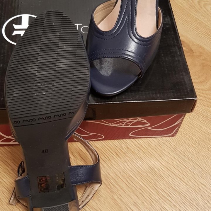 Босоножки 40