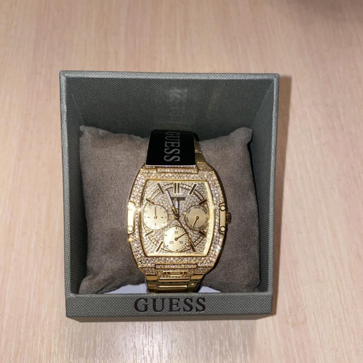 Часы Guess