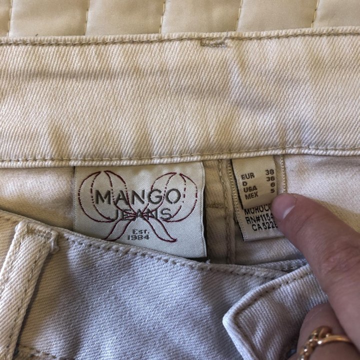 Белые джинсы MANGO