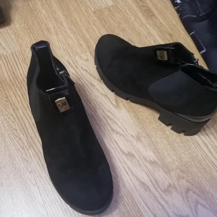 Женские ботинки