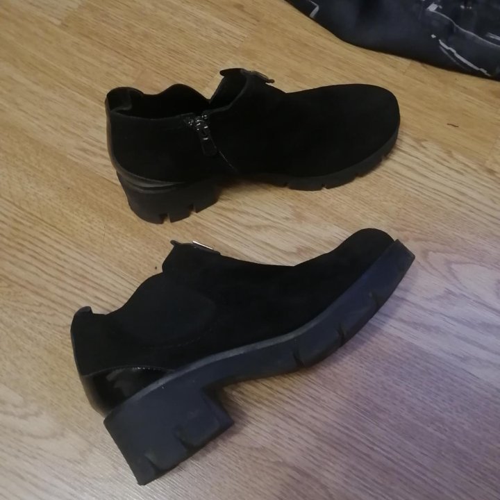 Женские ботинки