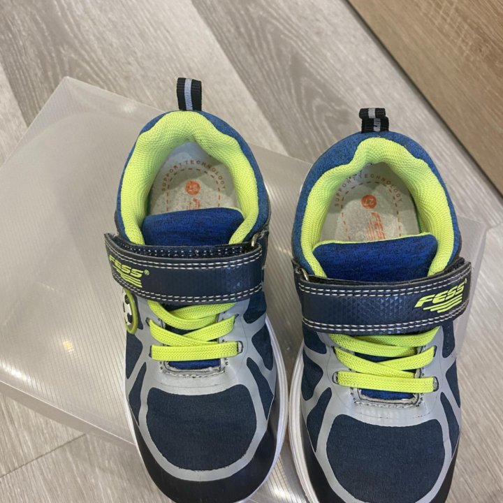 Кроссовки 27р