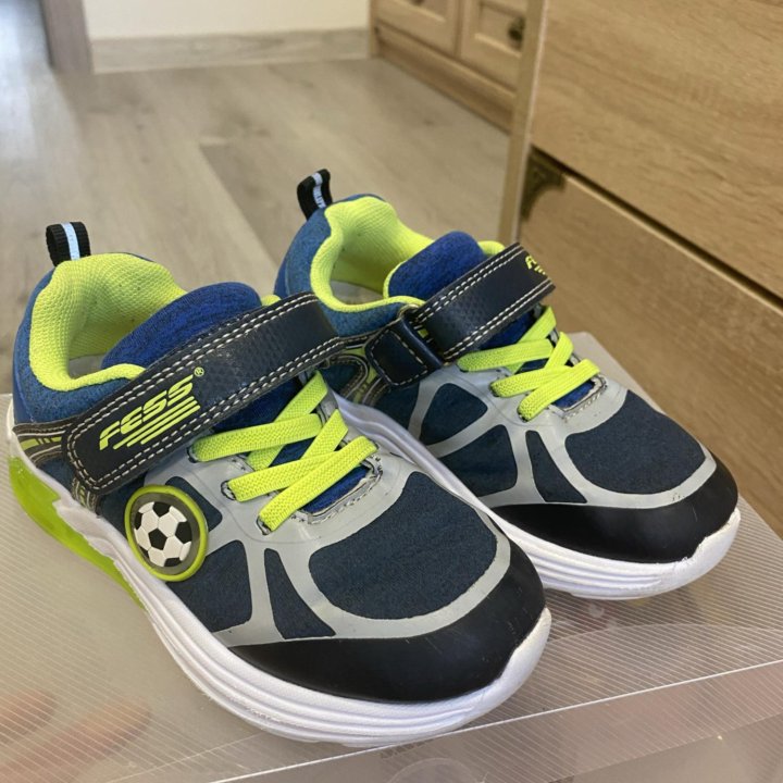 Кроссовки 27р