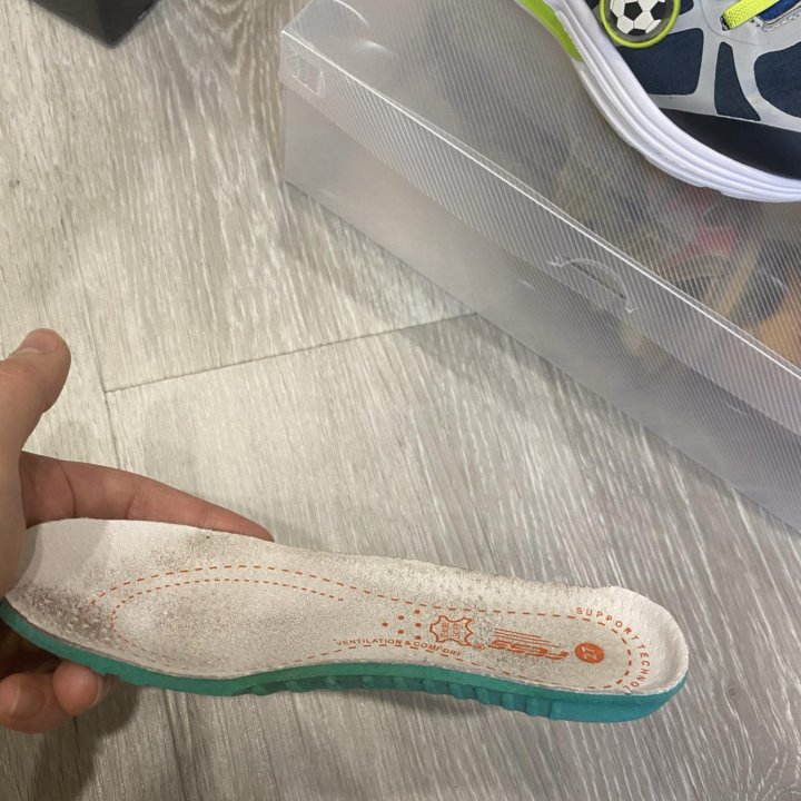 Кроссовки 27р