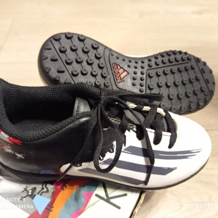 Бутсы Adidas, р.30