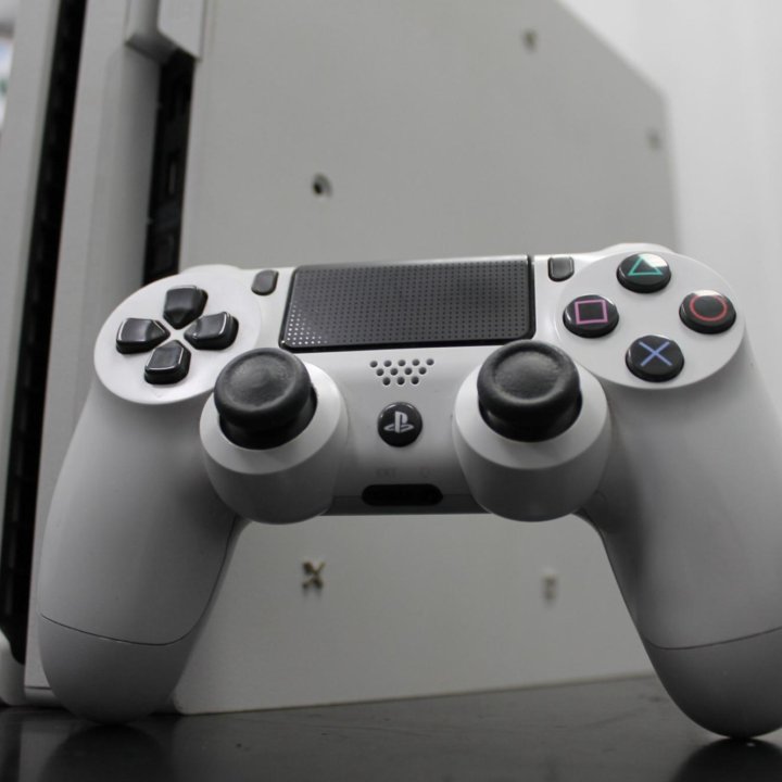 PS4 Pro Белая в Идеальном состоянии