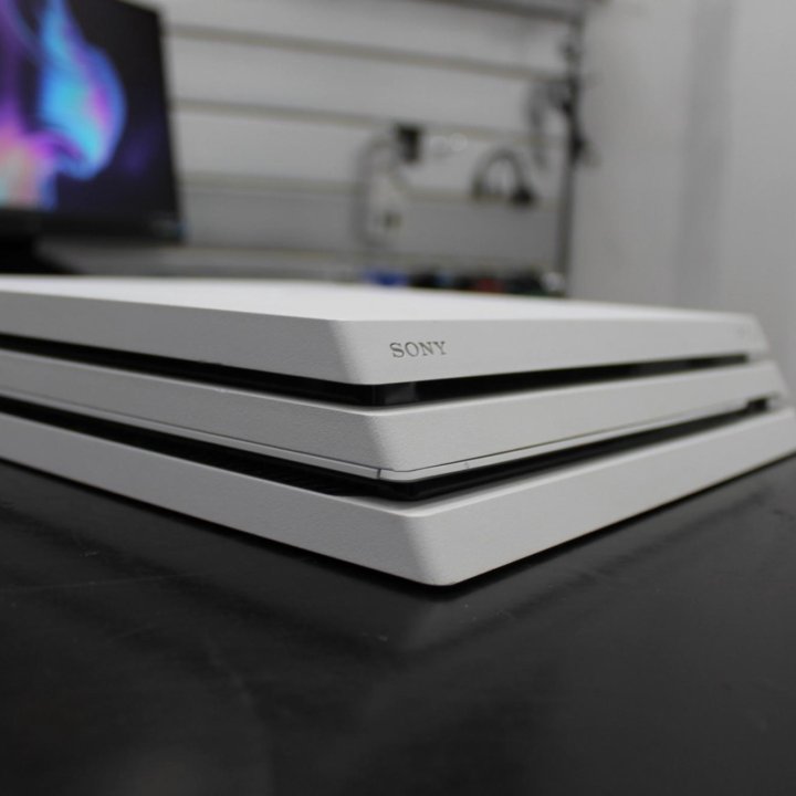 PS4 Pro Белая в Идеальном состоянии