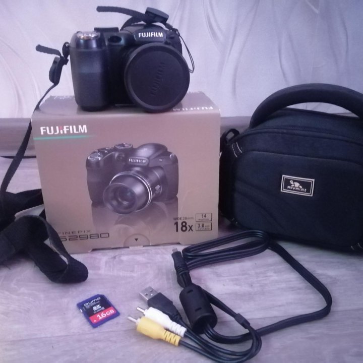 FUJIFILM FINEPIX S2980.