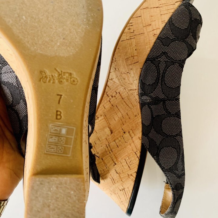 Босоножки Coach