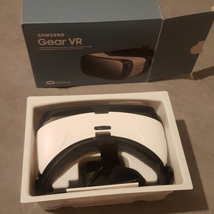 Очки виртуальной реальности Samsung Gear VR