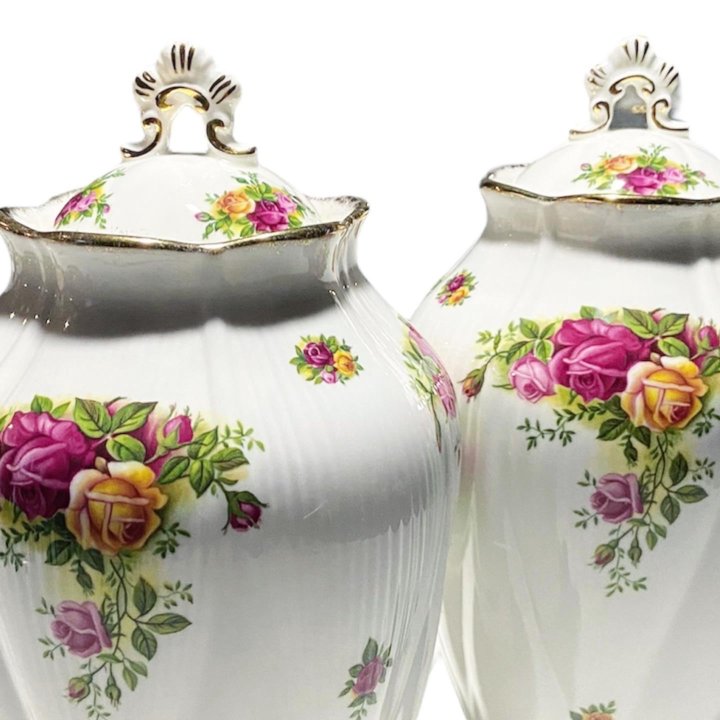 Royal Albert , ваза с крышкой. Old country roses