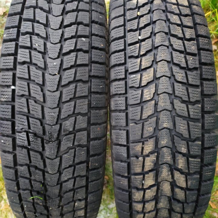 Dunlop grand trek sj6 235/55 r17 Made in Japan.