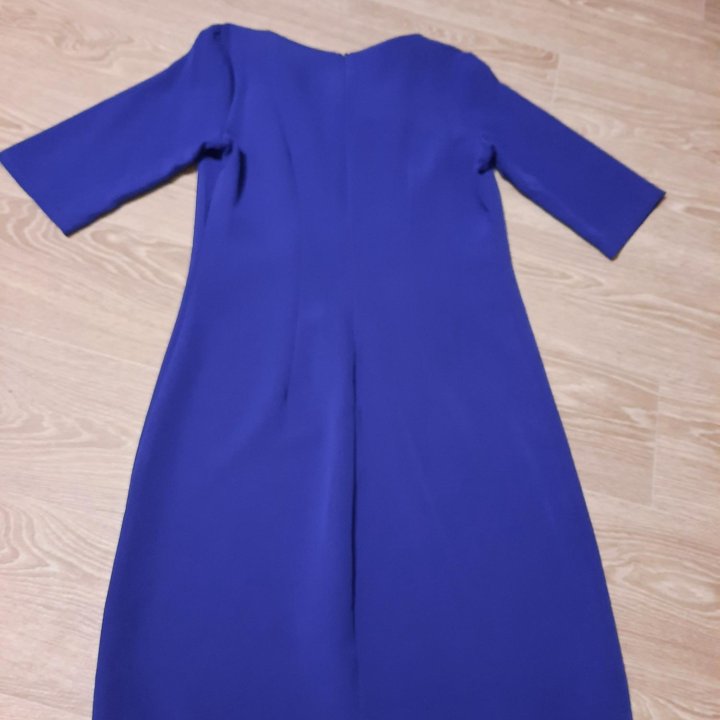 Платье с брошью)