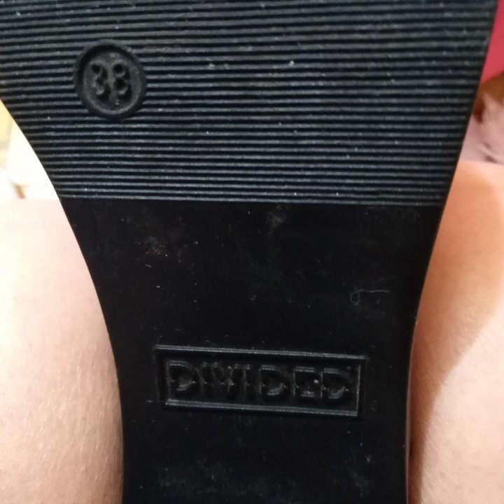 Ботильоны DIVIDED.