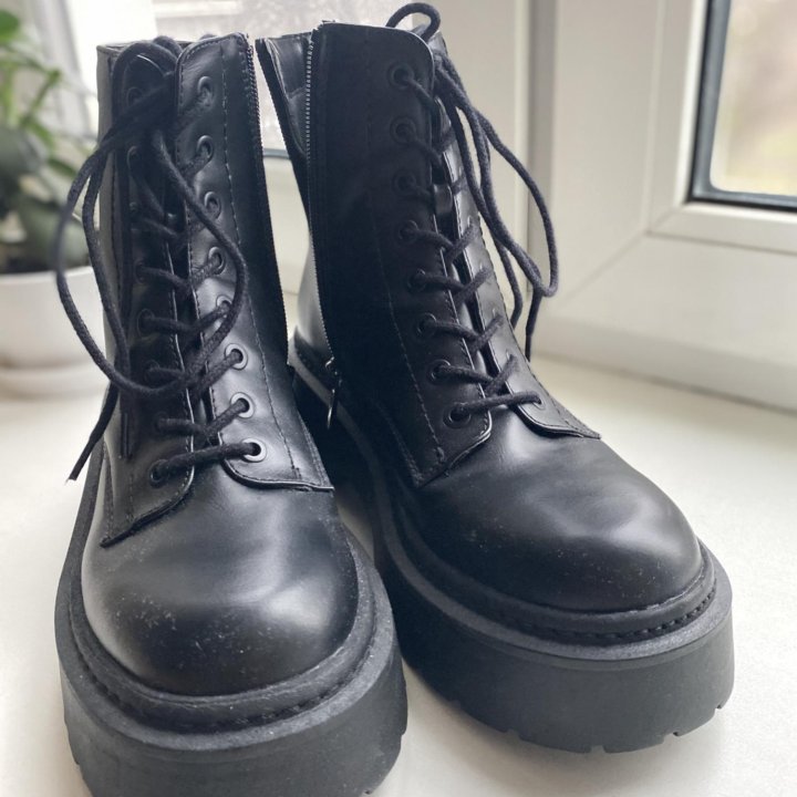 Продам новые ботинки