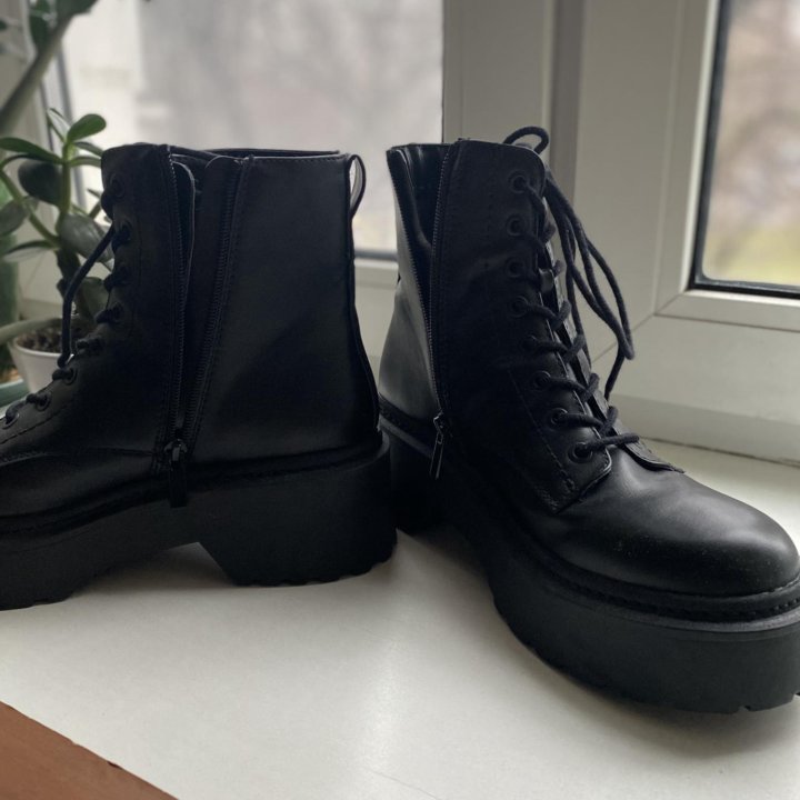 Продам новые ботинки