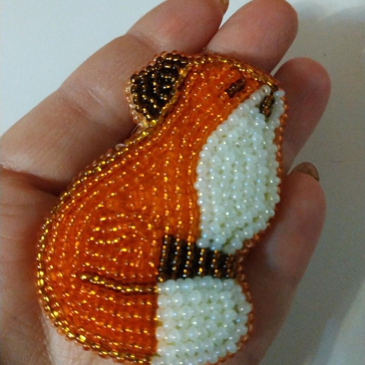 Брошь новая