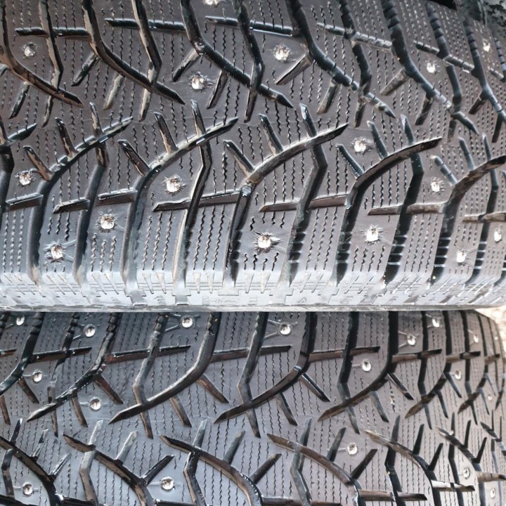 Шины зима шипы б-у Bridgestone 195-60R15 4-2-1шт