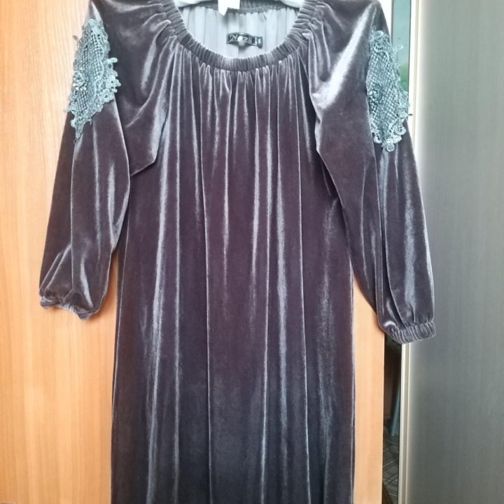 Платье нарядное из бархата