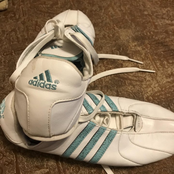 Кроссовки Adidas