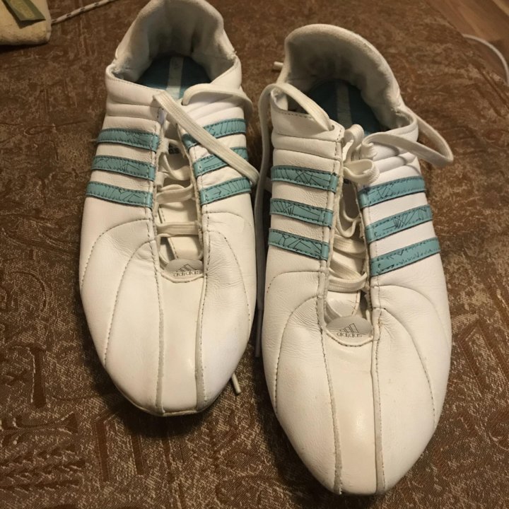 Кроссовки Adidas