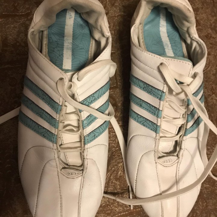 Кроссовки Adidas