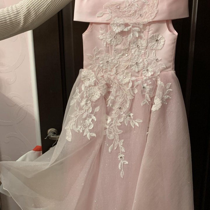 Платье праздничное