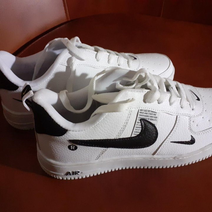 Кроссовки Nike Air Force LV8