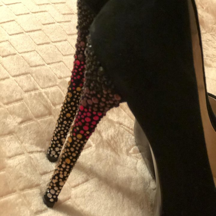 Туфли со стразами