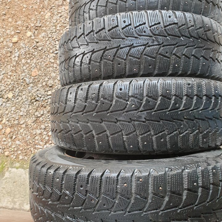 Шины зима б-у Maxxis 195-65R15 4-2-1шт подбор