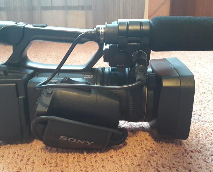 Видеокамера Sony HXR-NX5E