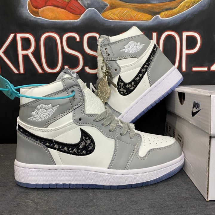 Кроссовки Dior x Air Jordan 1