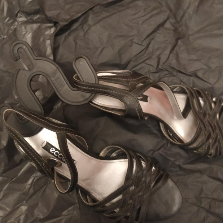 Босоножки, Ecco