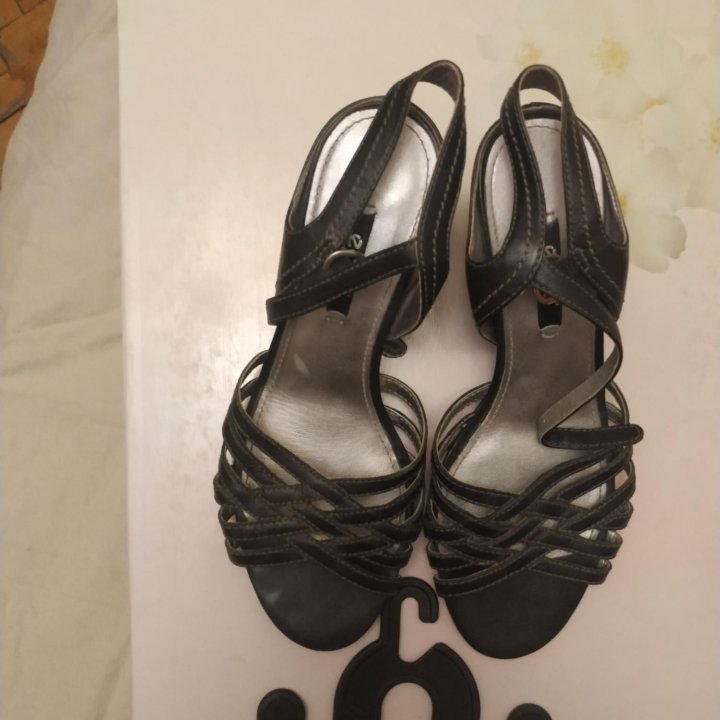 Босоножки, Ecco