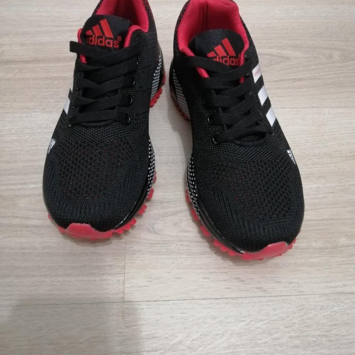 Новые кроссовки Adidas р.44