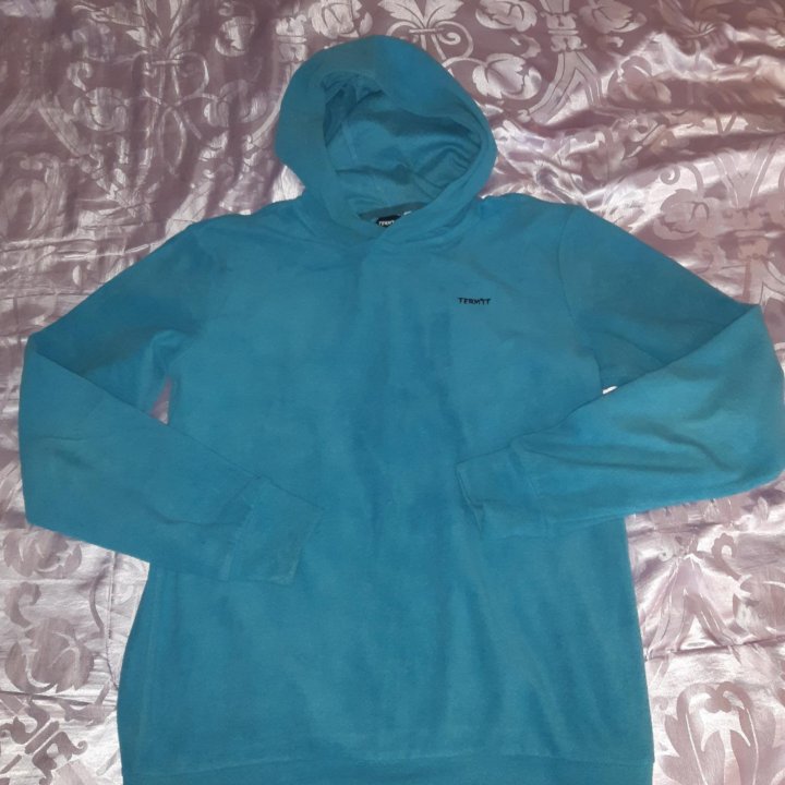 Свитер с капюшоном