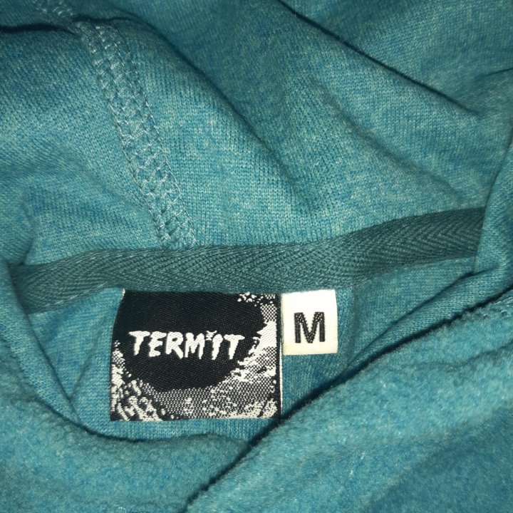 Свитер с капюшоном