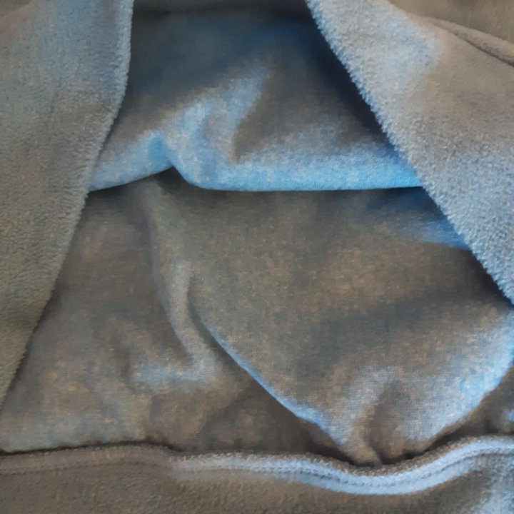 Свитер с капюшоном