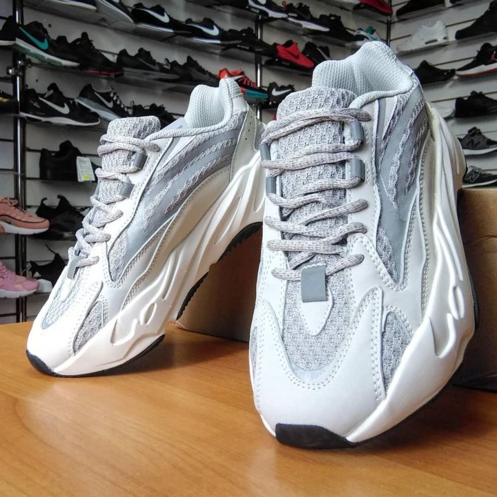 Adidas Yeezy Boost 700