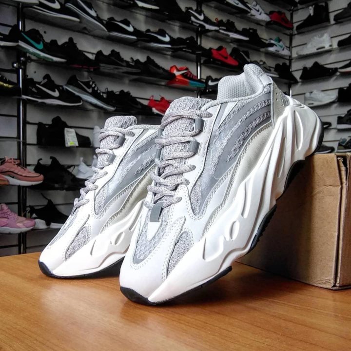 Adidas Yeezy Boost 700