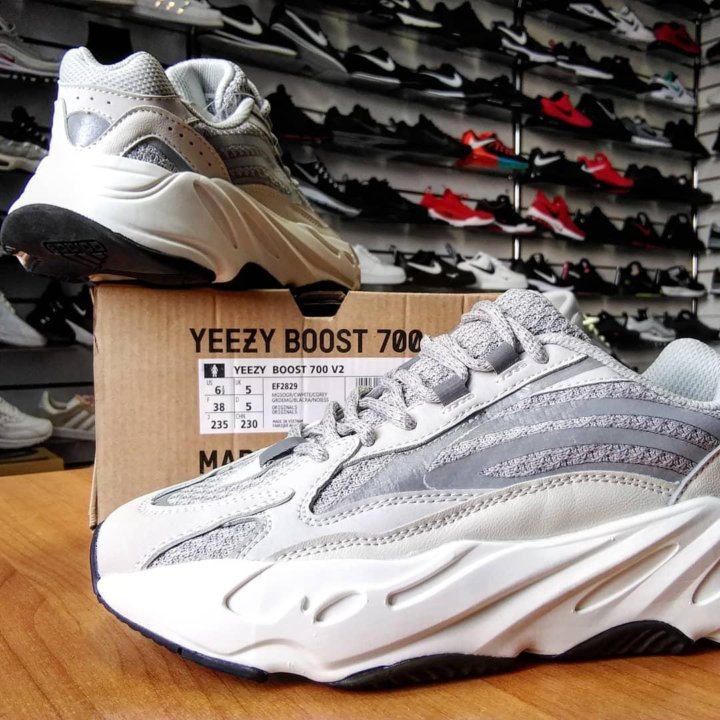 Adidas Yeezy Boost 700