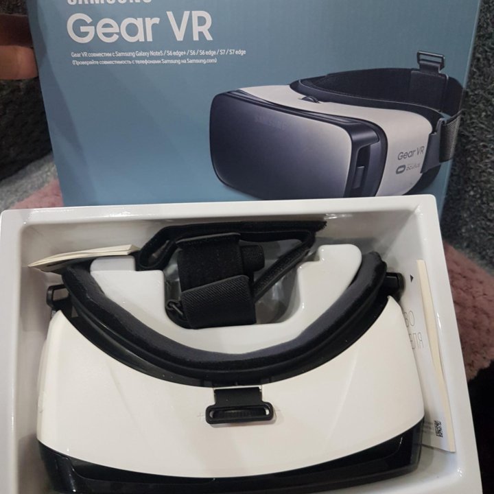 Очки виртуальной реальности Samsung Gear VR