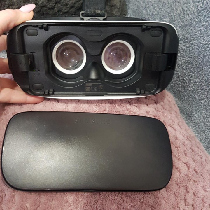 Очки виртуальной реальности Samsung Gear VR