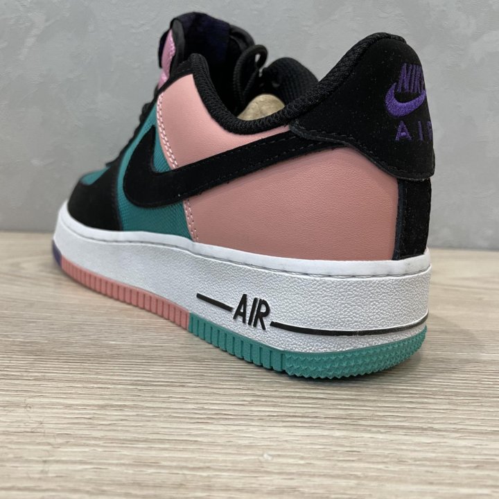 Женские кроссовки Nike Air Force