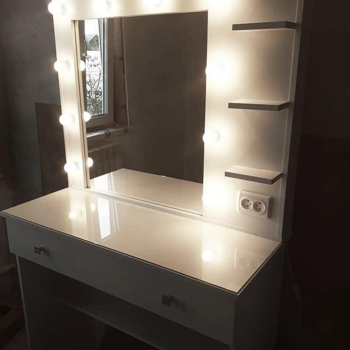 Гримерный стол